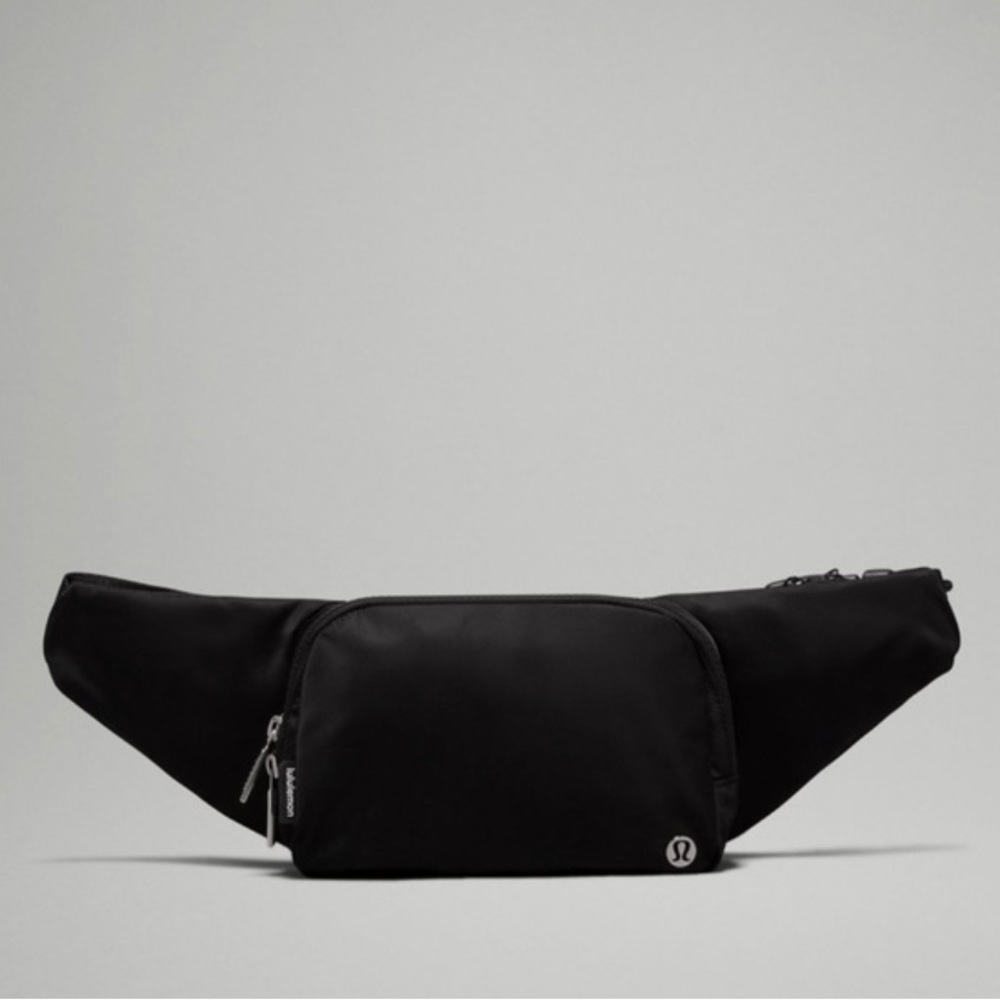 🍋LULULEMON | Everywhere Sling Bag 2.5L in Black